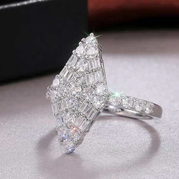 Beautiful Diamond Shaped White Sapphire Ring! - Picture 2 of 5